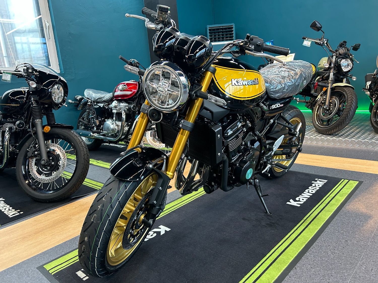 가와사키 Z 900 RS SE main