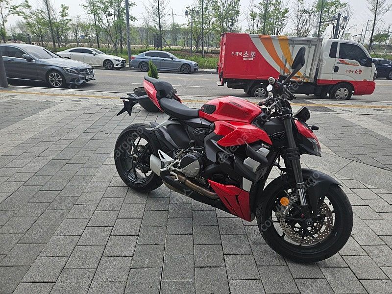 두카티 스트리트파이터 V2 2022 레드 사진 2