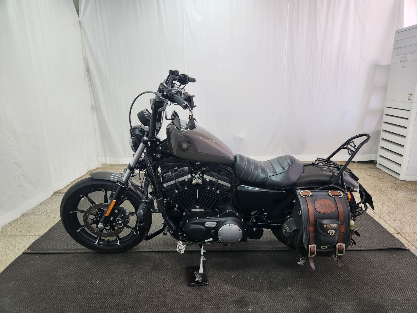 할리데이비슨 아이언 883 more