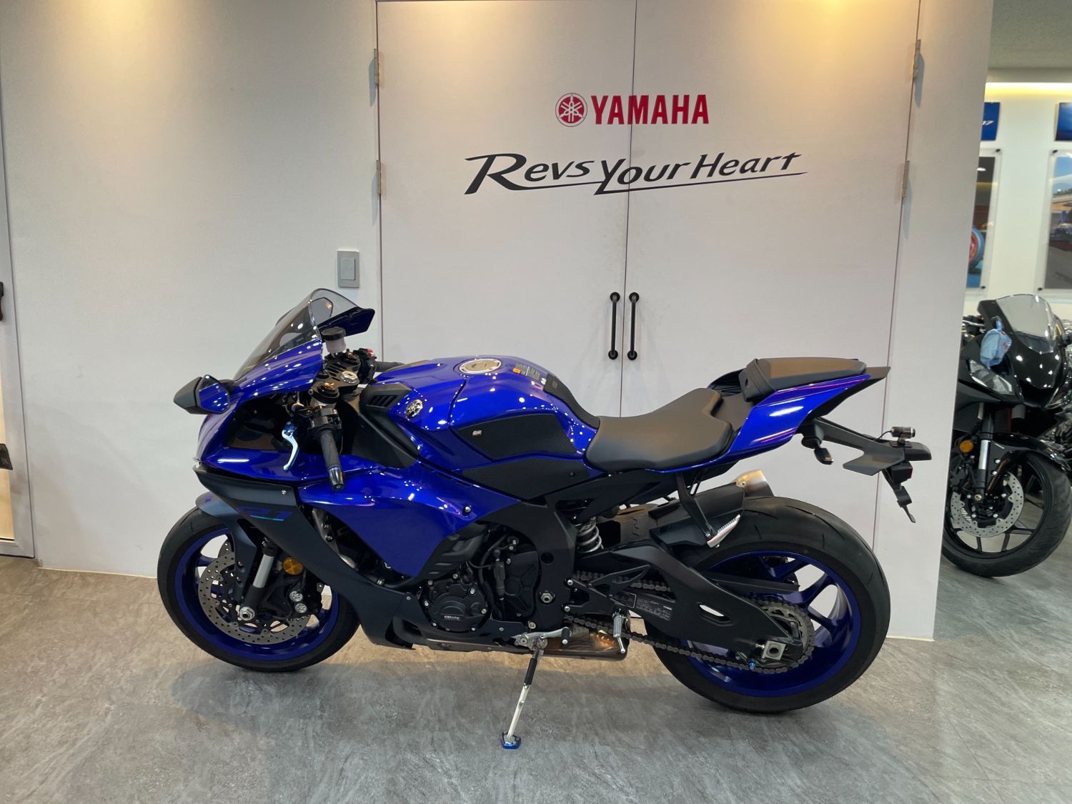 야마하 YZF R1 thumb 2