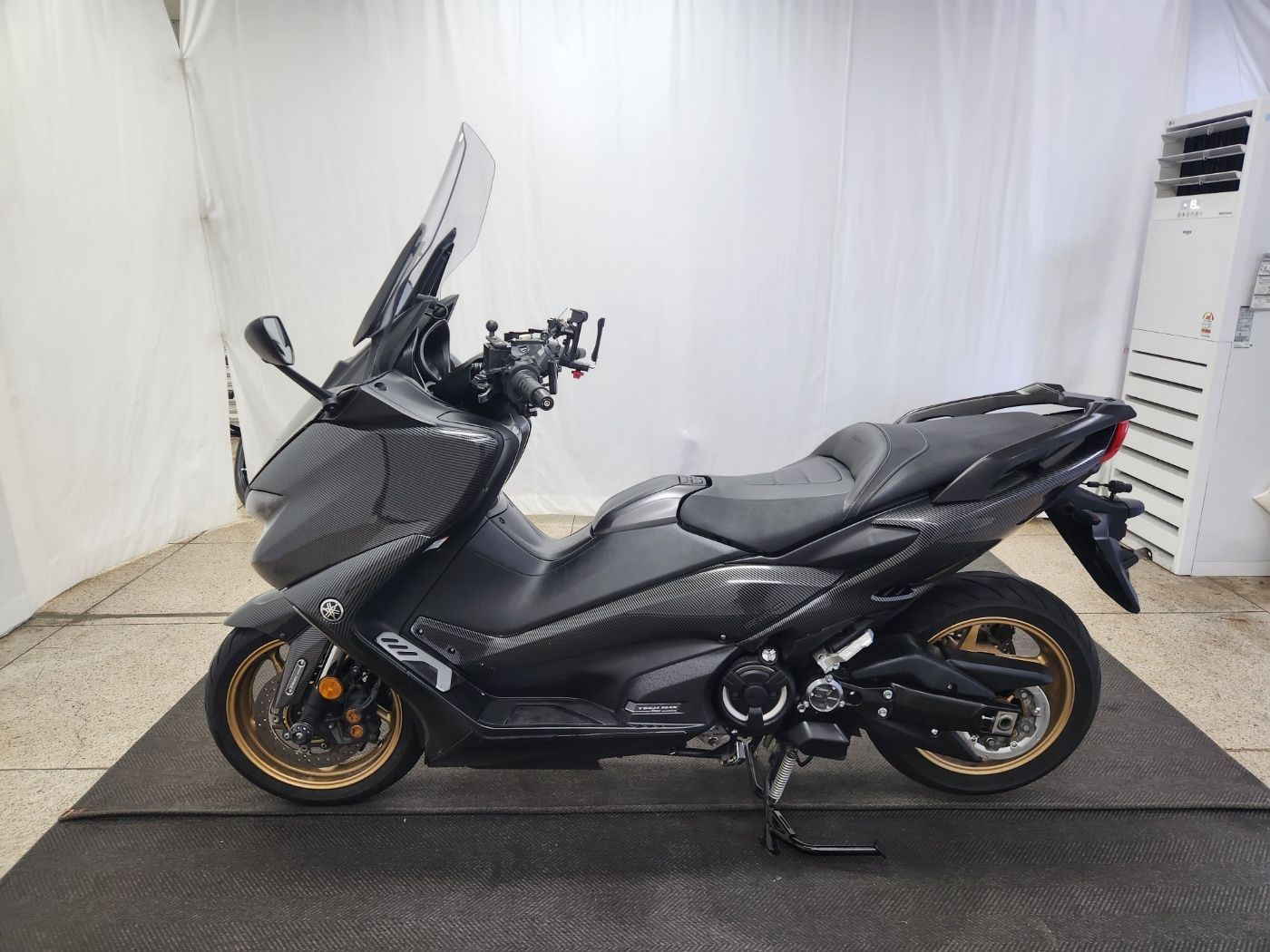 야마하 TMAX 560 thumb 2