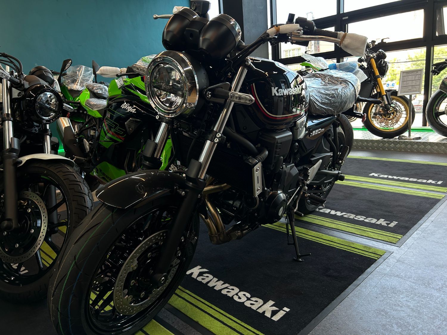 가와사키 Z 650 RS thumb 2