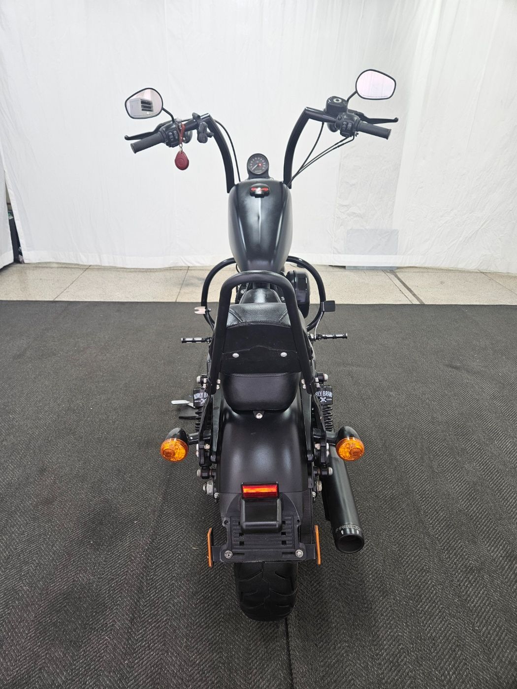 할리데이비슨 아이언 883 thumb 2