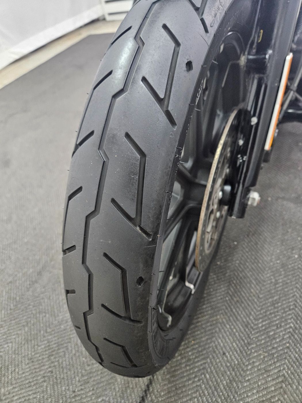 할리데이비슨 아이언 883 more