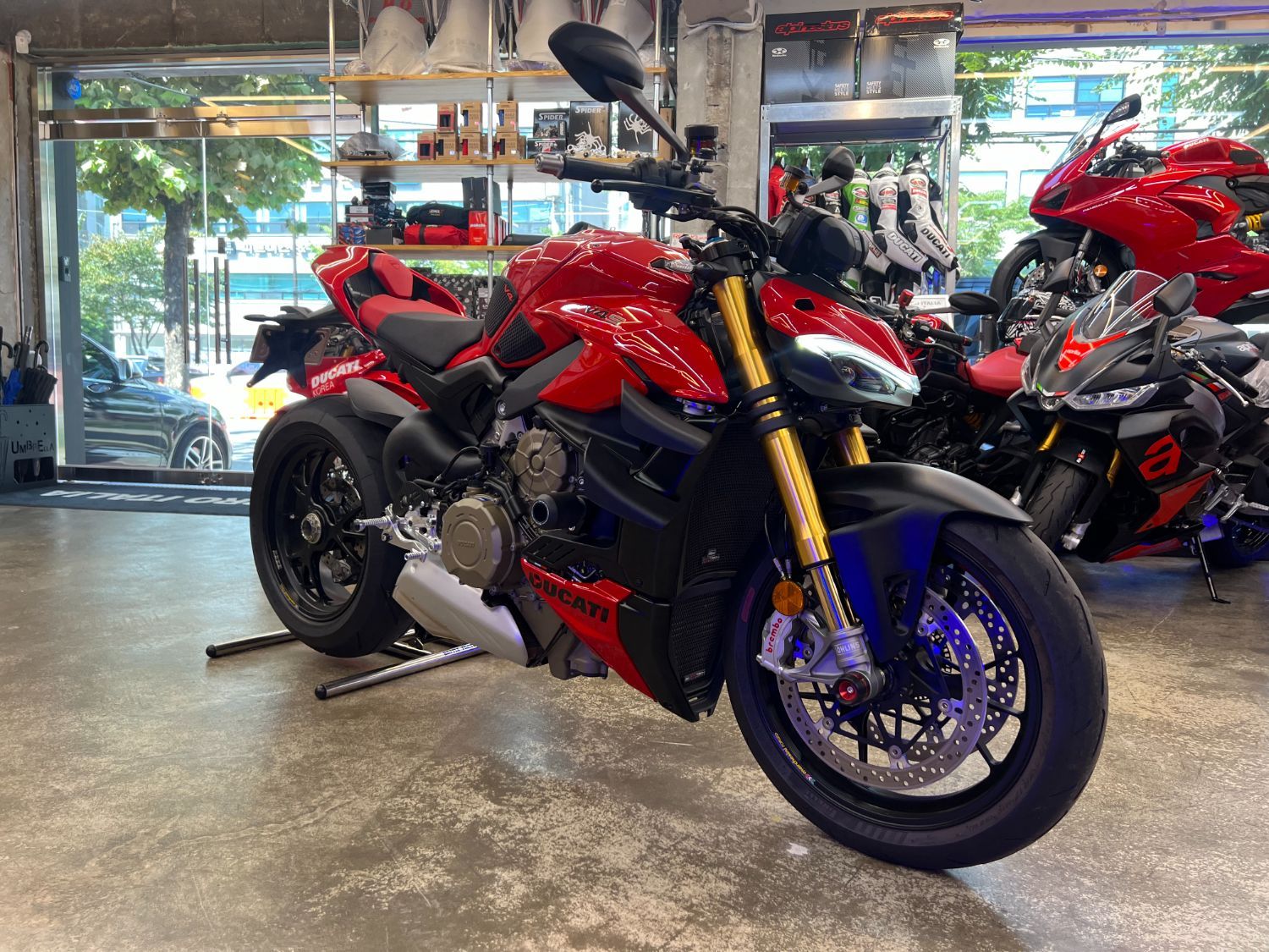 두카티 스트리트파이터 V4 S main