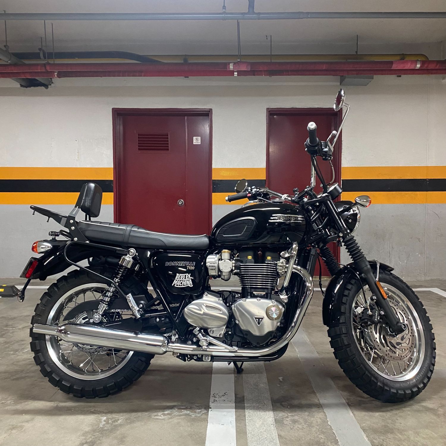 트라이엄프 본네빌 T120 main