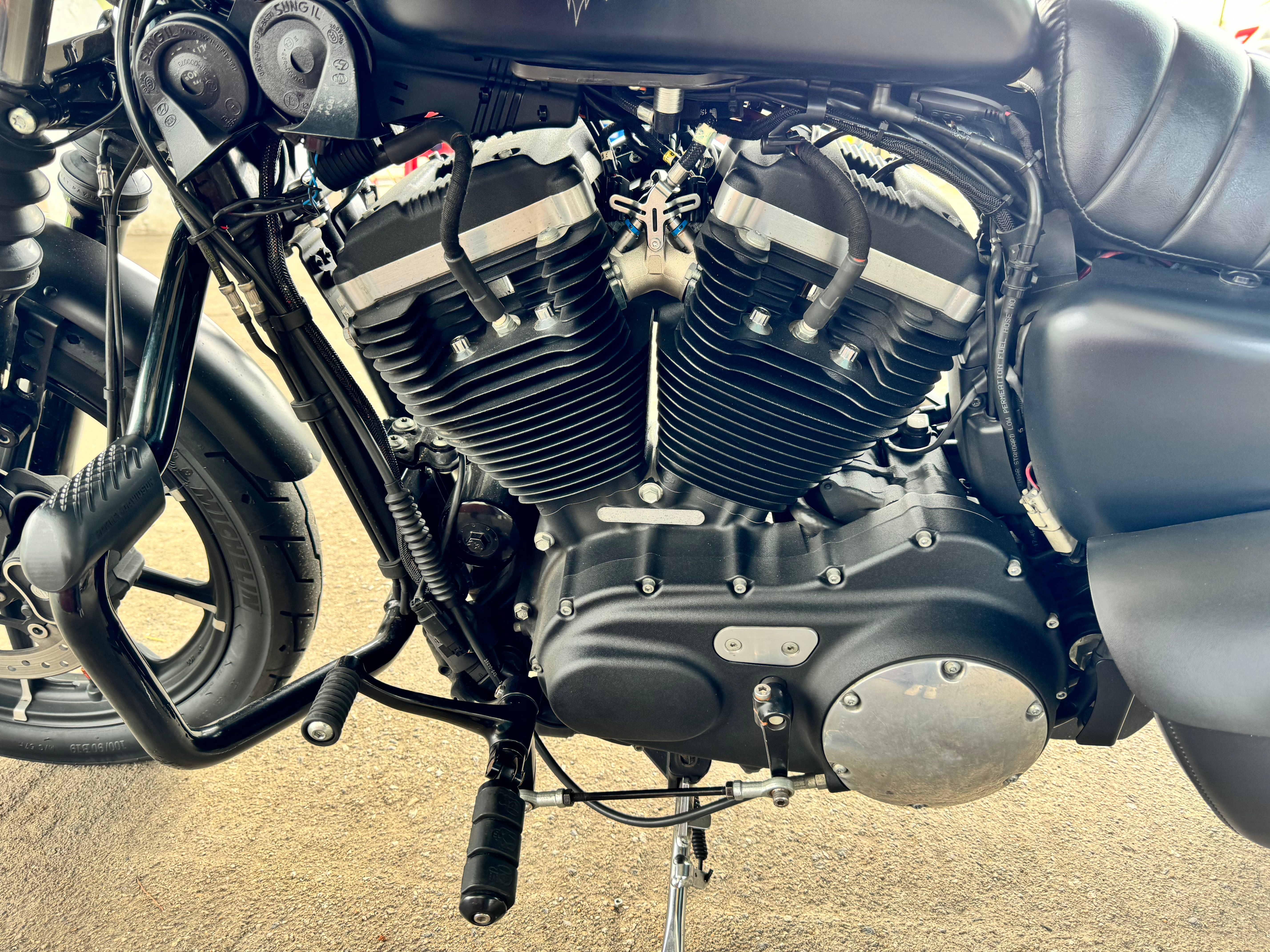 할리데이비슨 아이언 883 more