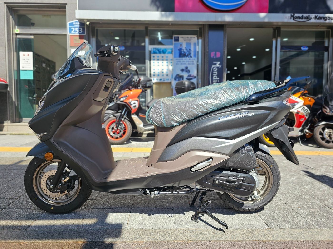 스즈키 버그만 125 thumb 2