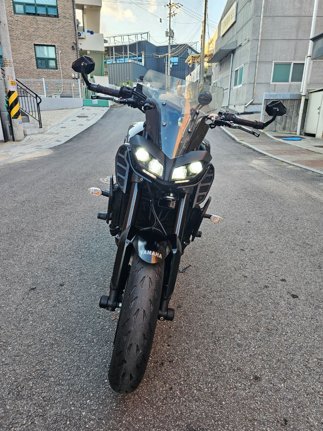 야마하 MT 09 thumb 2