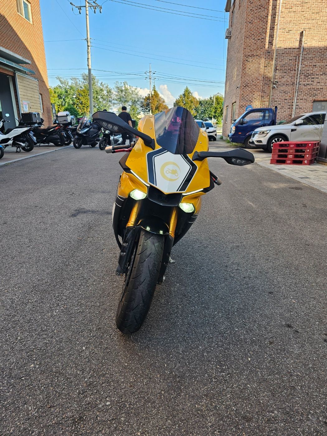 야마하 YZF R1 thumb 2