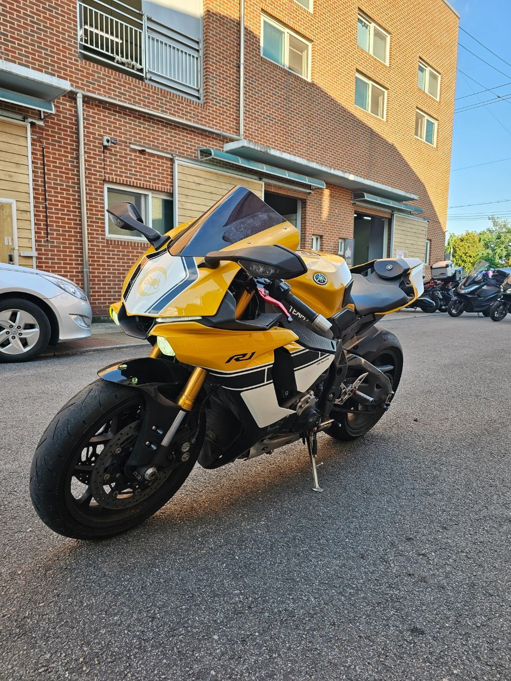 야마하 YZF R1 more