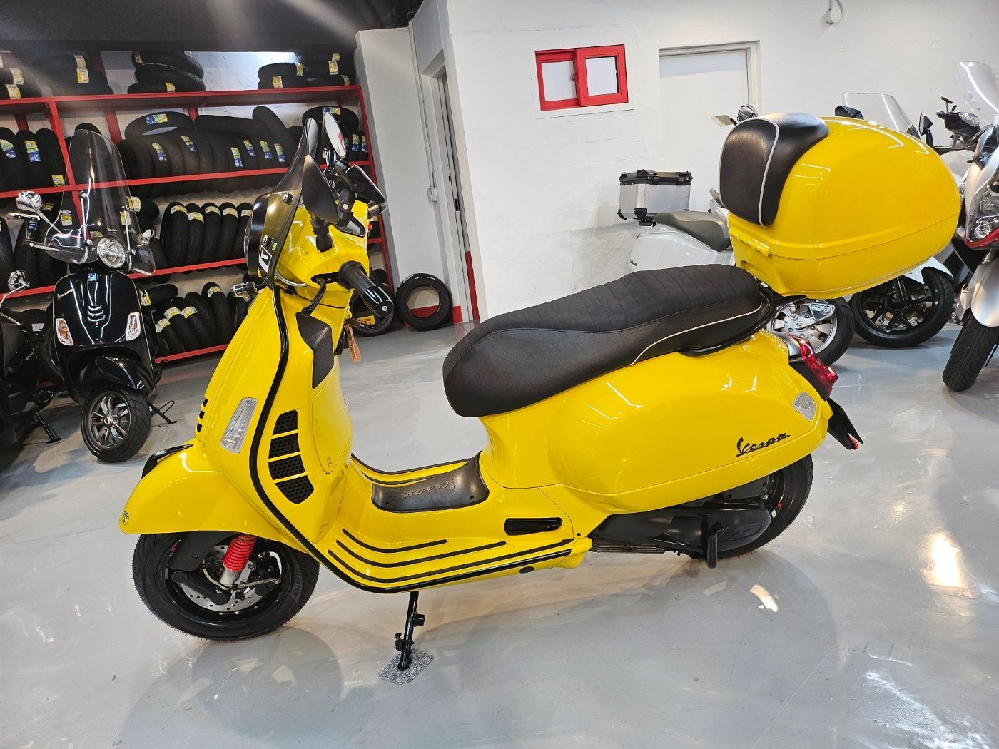 베스파 GTS 300 슈퍼스포츠 more