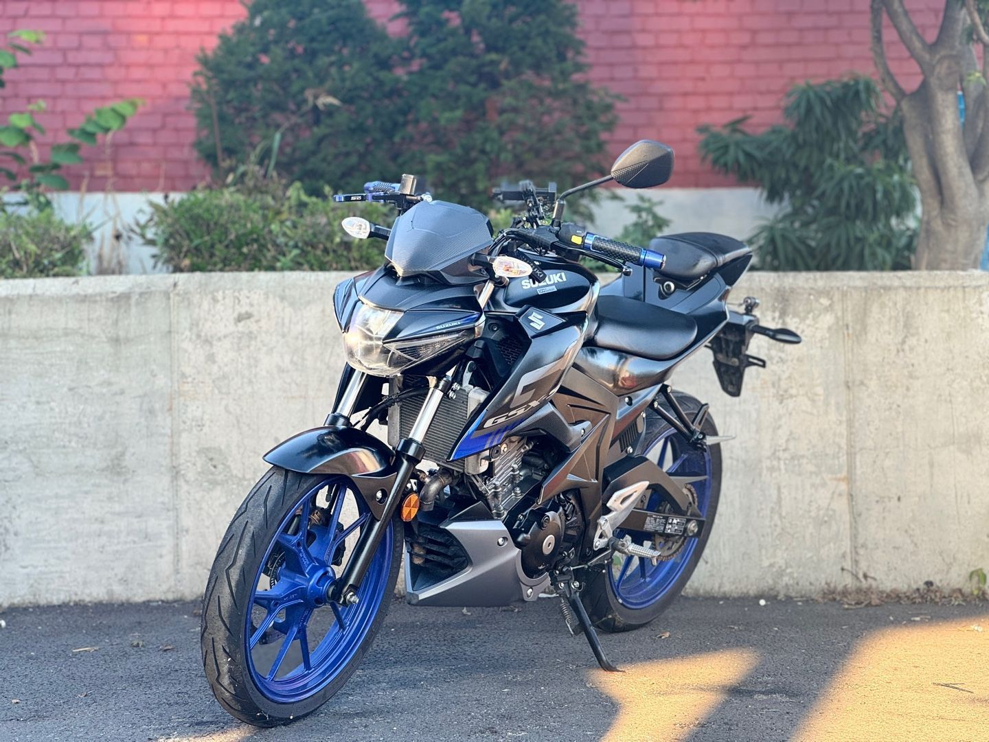 스즈키 GSX S 125 more