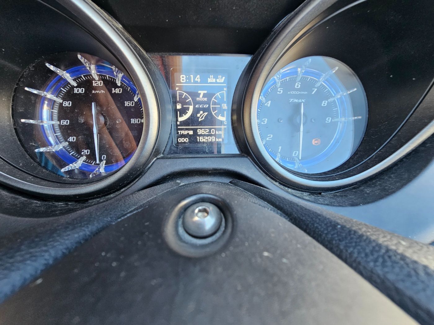 야마하 TMAX 560 thumb 2