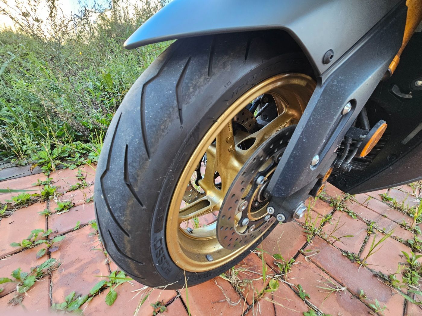 야마하 TMAX 560 more