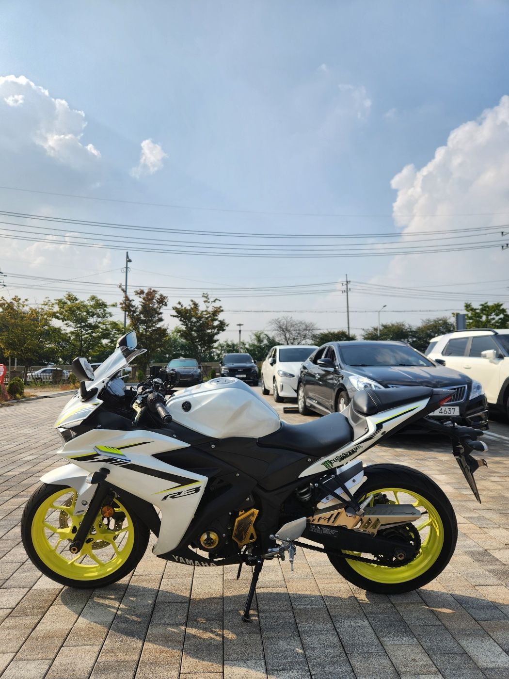 야마하 YZF R3 thumb 2