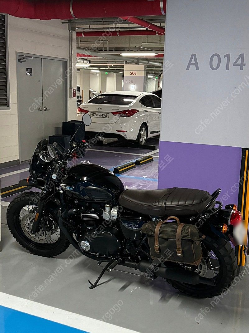 트라이엄프 본네빌 T120 블랙 thumb 2