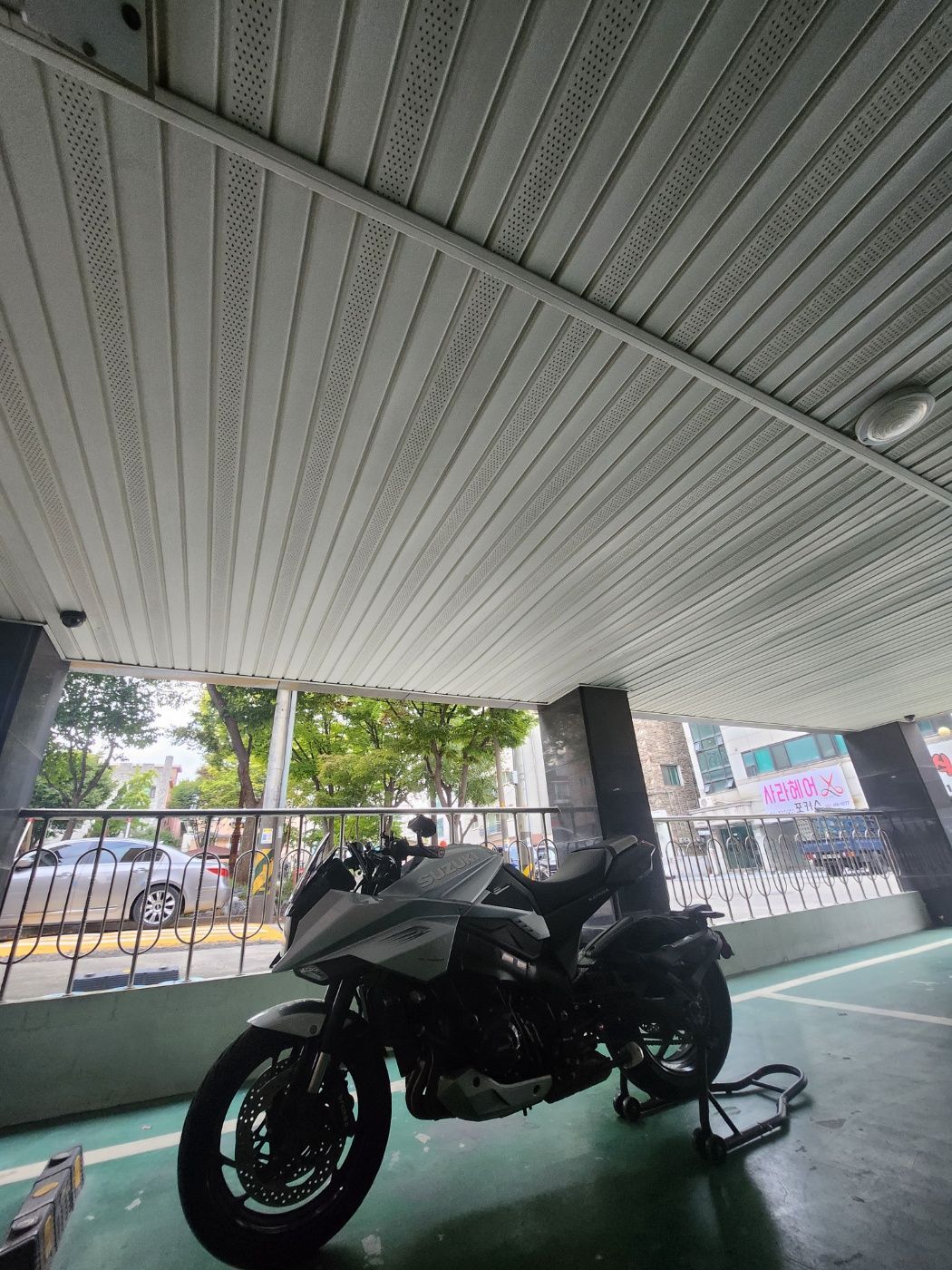 스즈키 카타나 1000 thumb 2