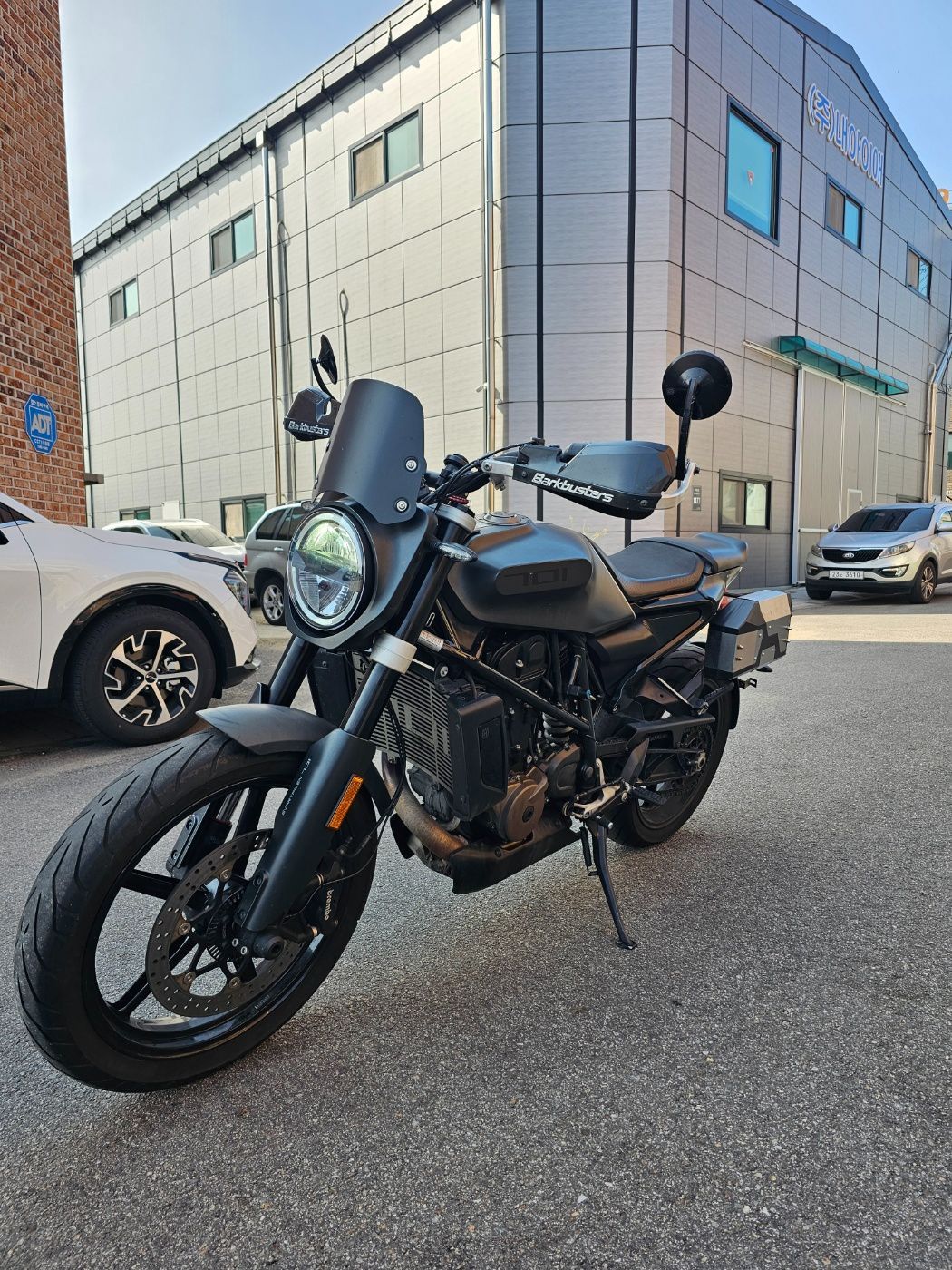 허스크바나 스바르트필렌 701 more