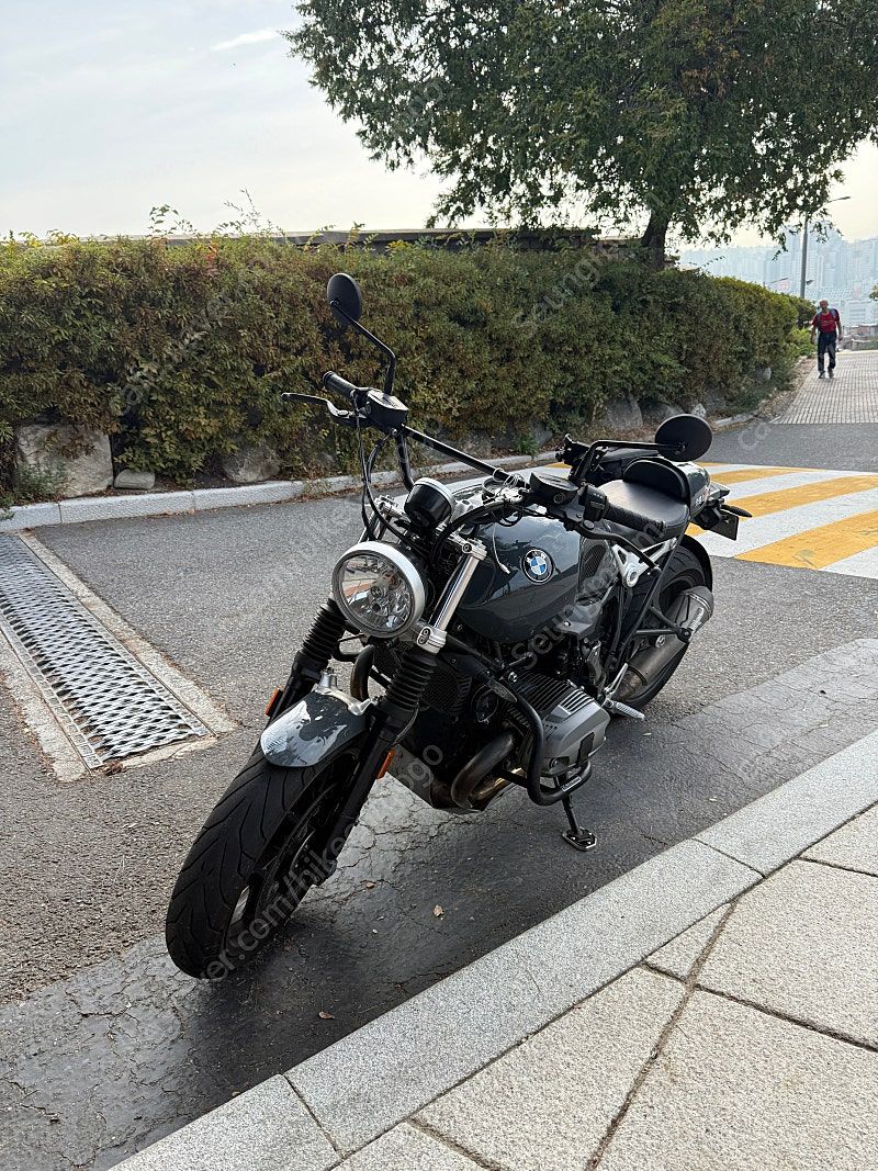 BMW R nine T thumb 2