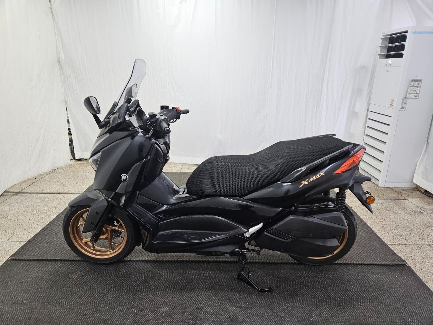 야마하 XMAX 300 ABS more