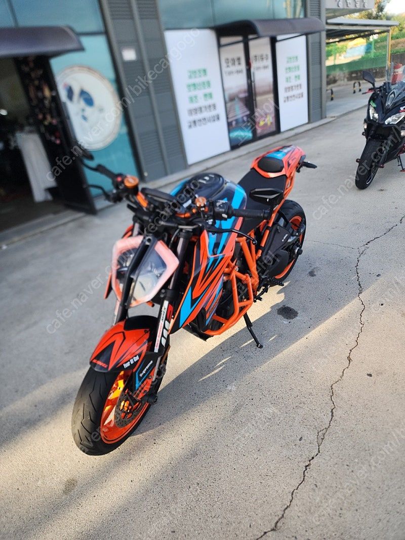 KTM 1290 슈퍼듀크 R 2017 레드 사진 5