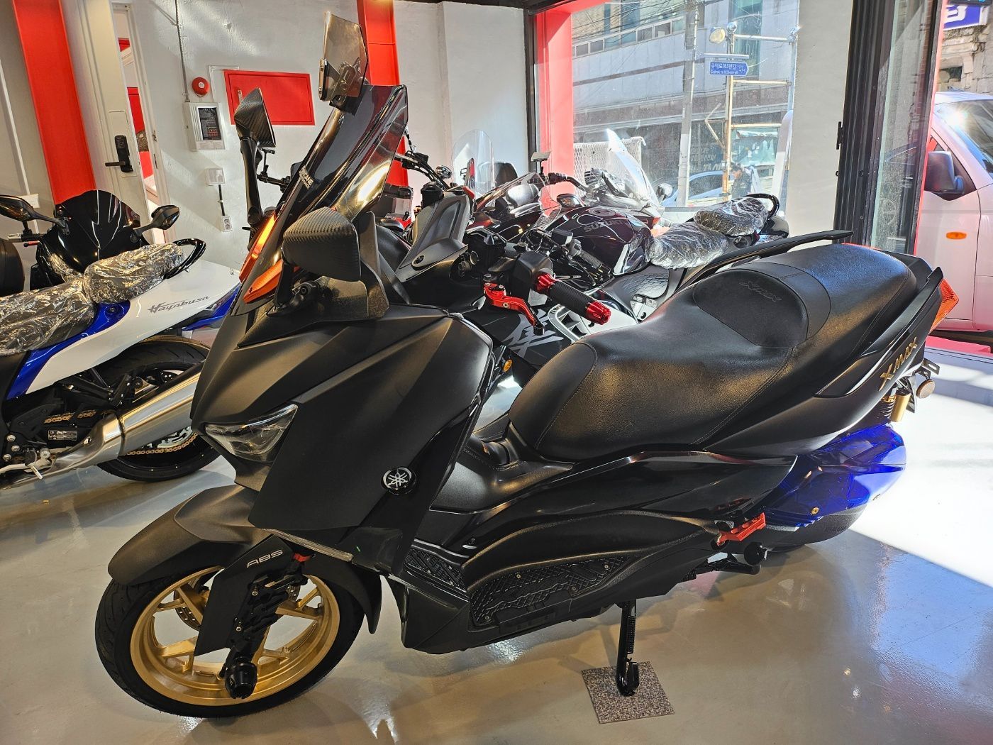 야마하 XMAX 300 ABS more