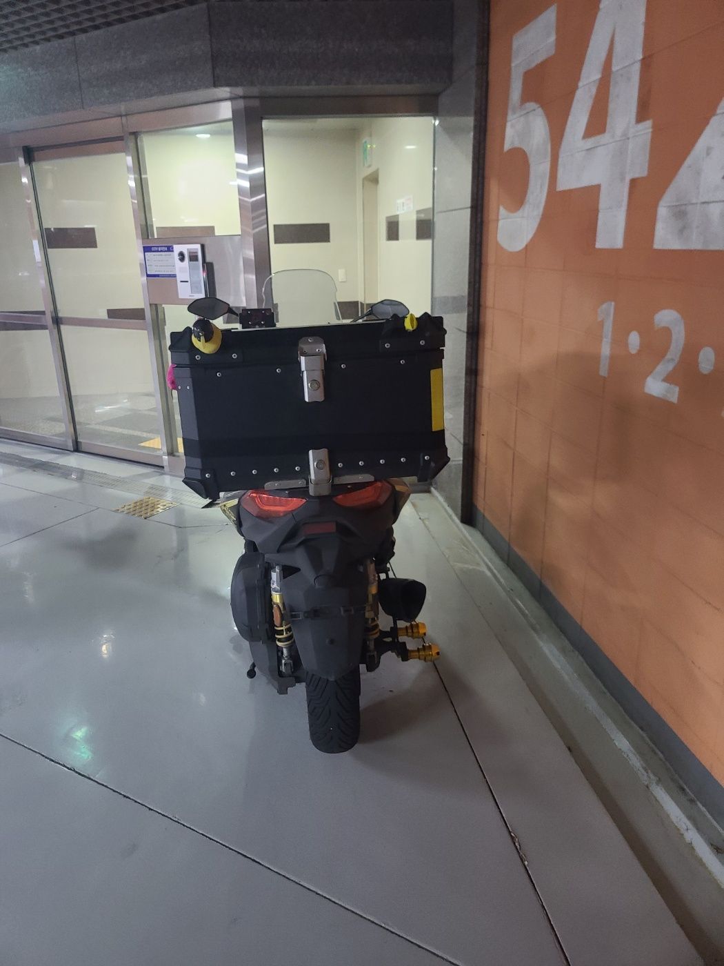 야마하 XMAX 300 ABS more