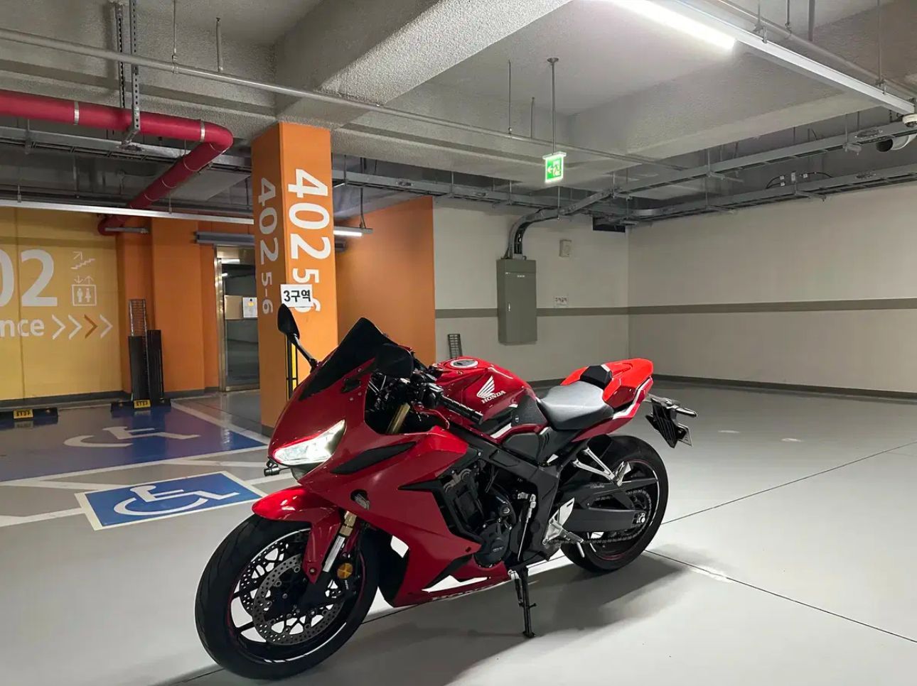 혼다 CBR 650 R MT thumb 2