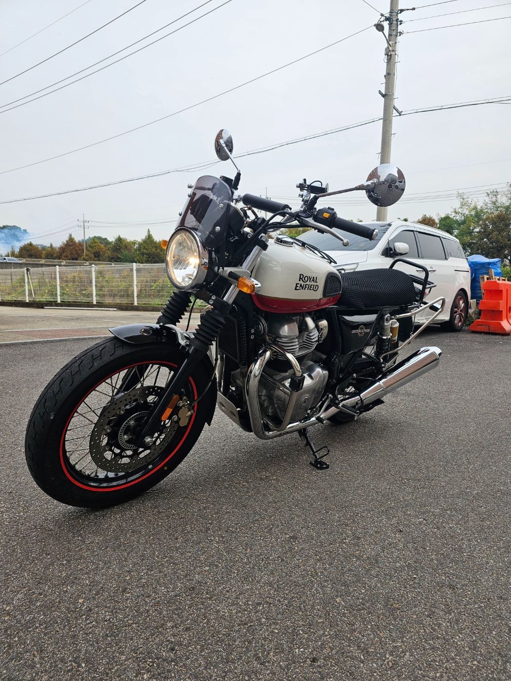 로얄엔필드 인터셉터 650 more