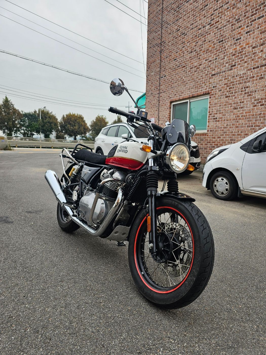 로얄엔필드 인터셉터 650 main