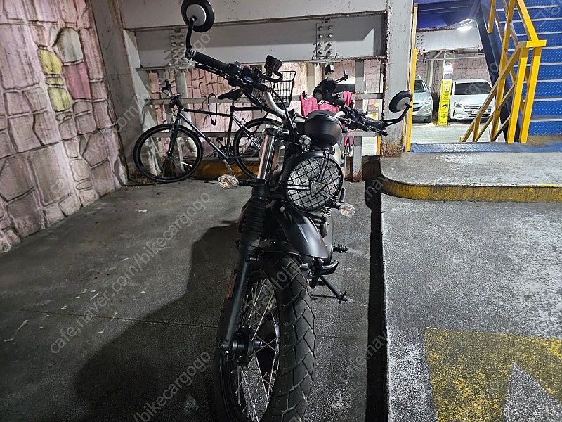 트라이엄프 SCRAMBLER 900 more