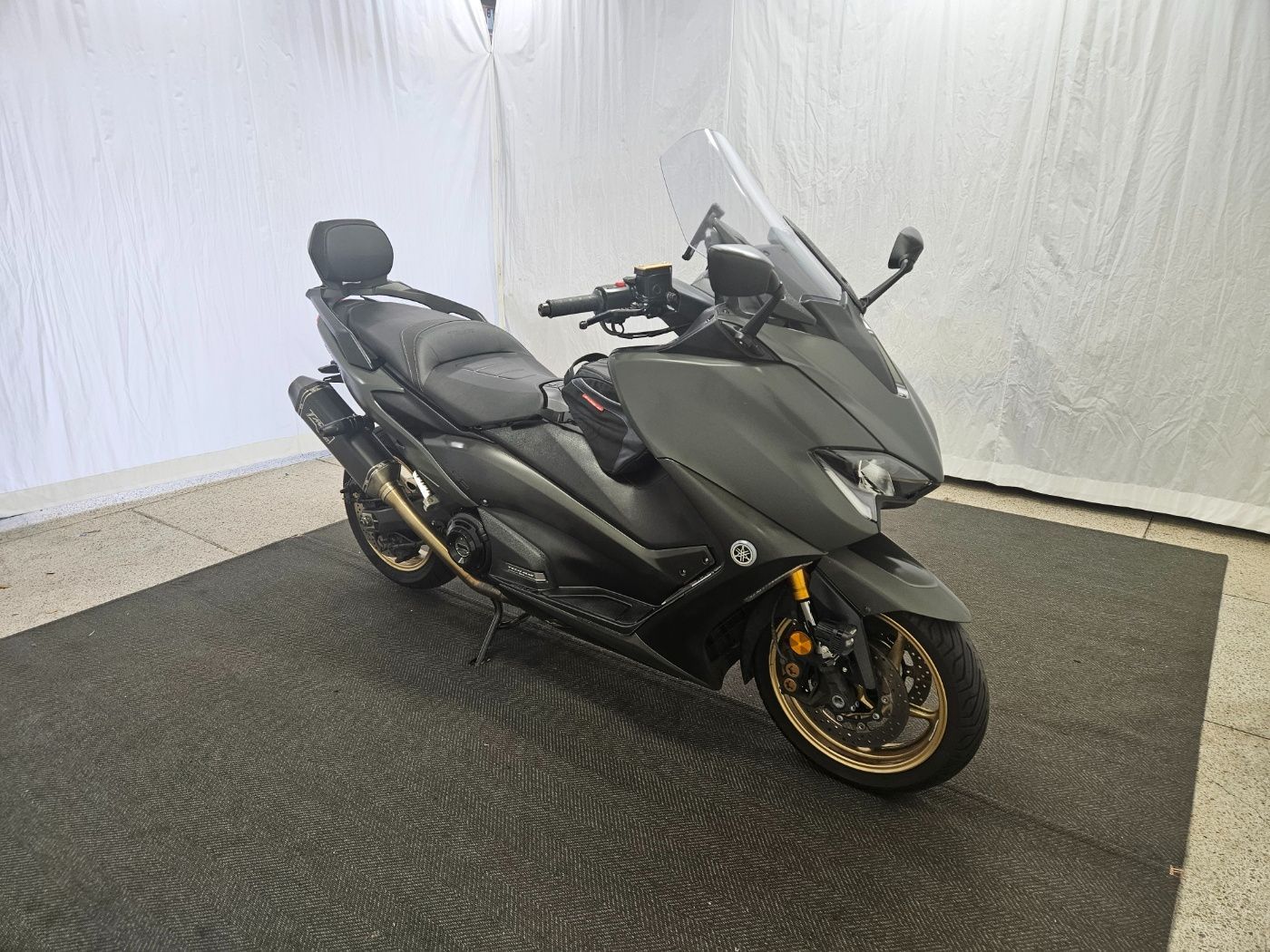 야마하 TMAX 560 more