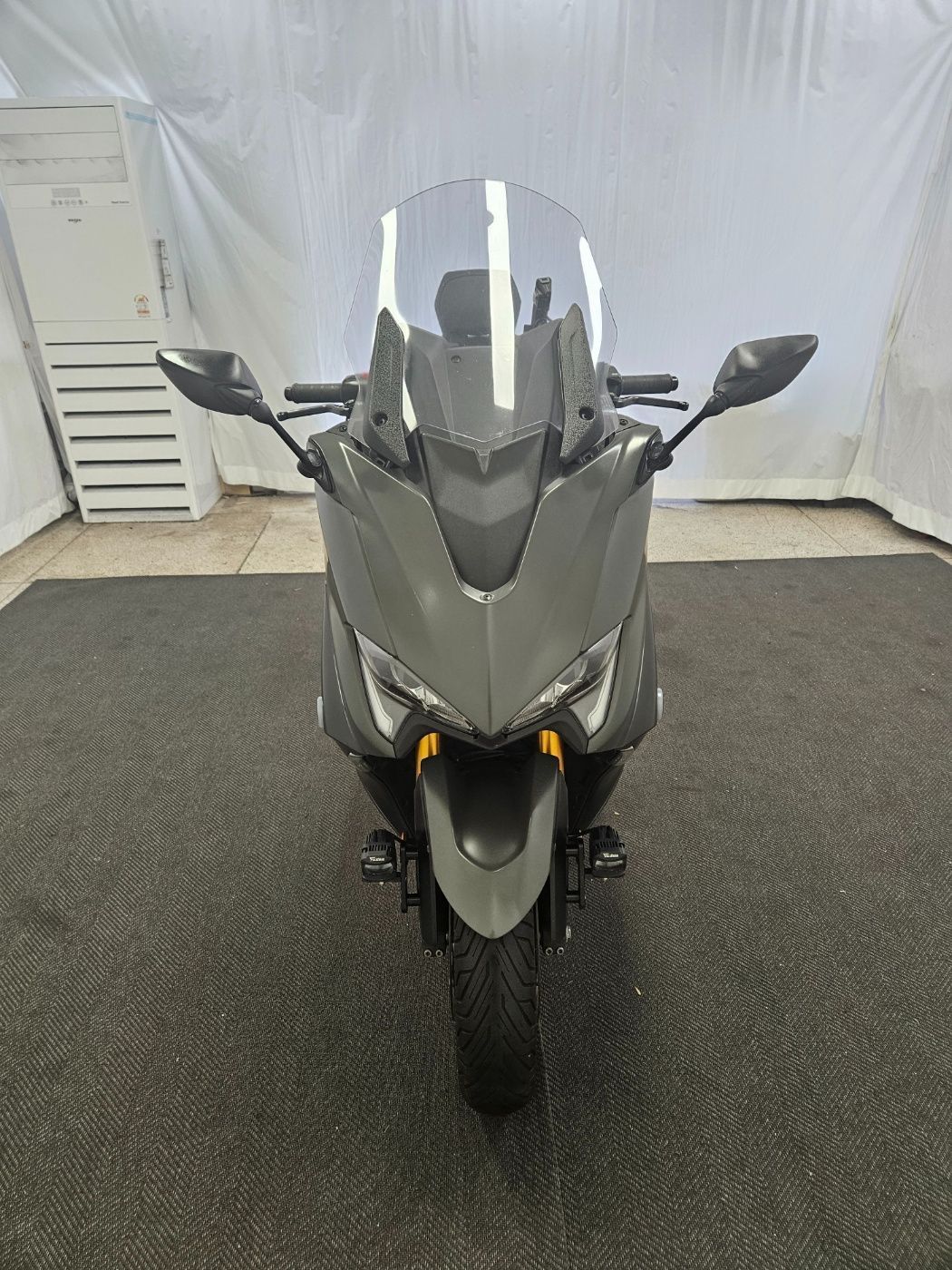 야마하 TMAX 560 thumb 2