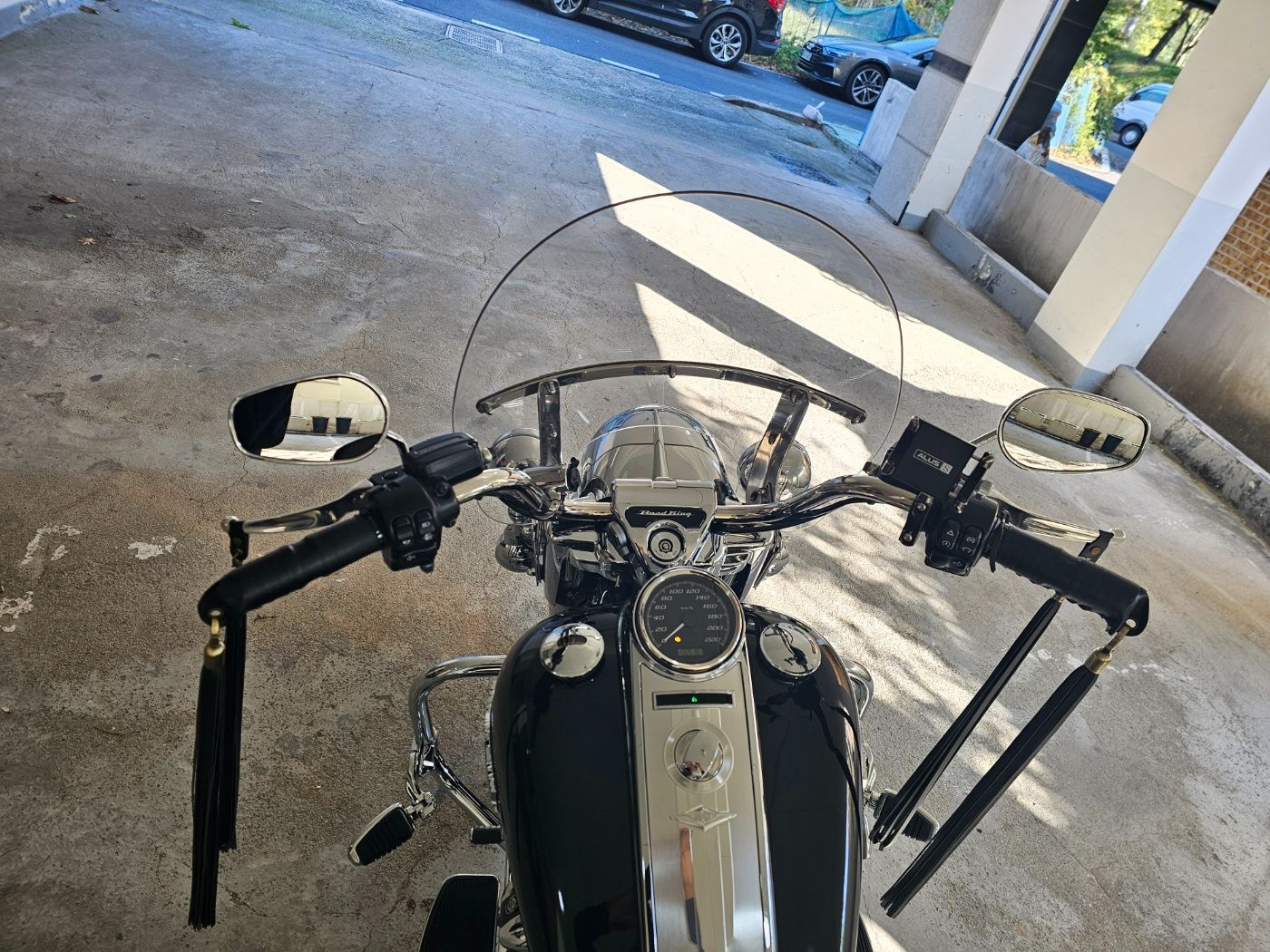 할리데이비슨 로드킹 more