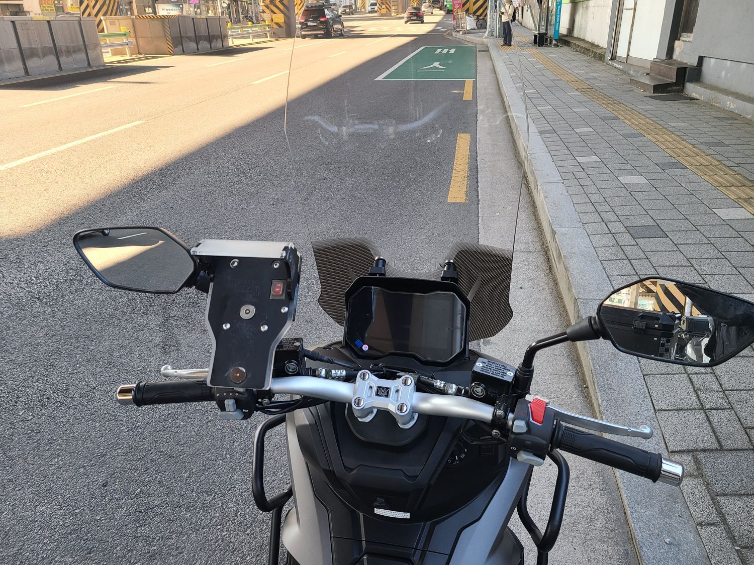 기타 ADV 125 thumb 2