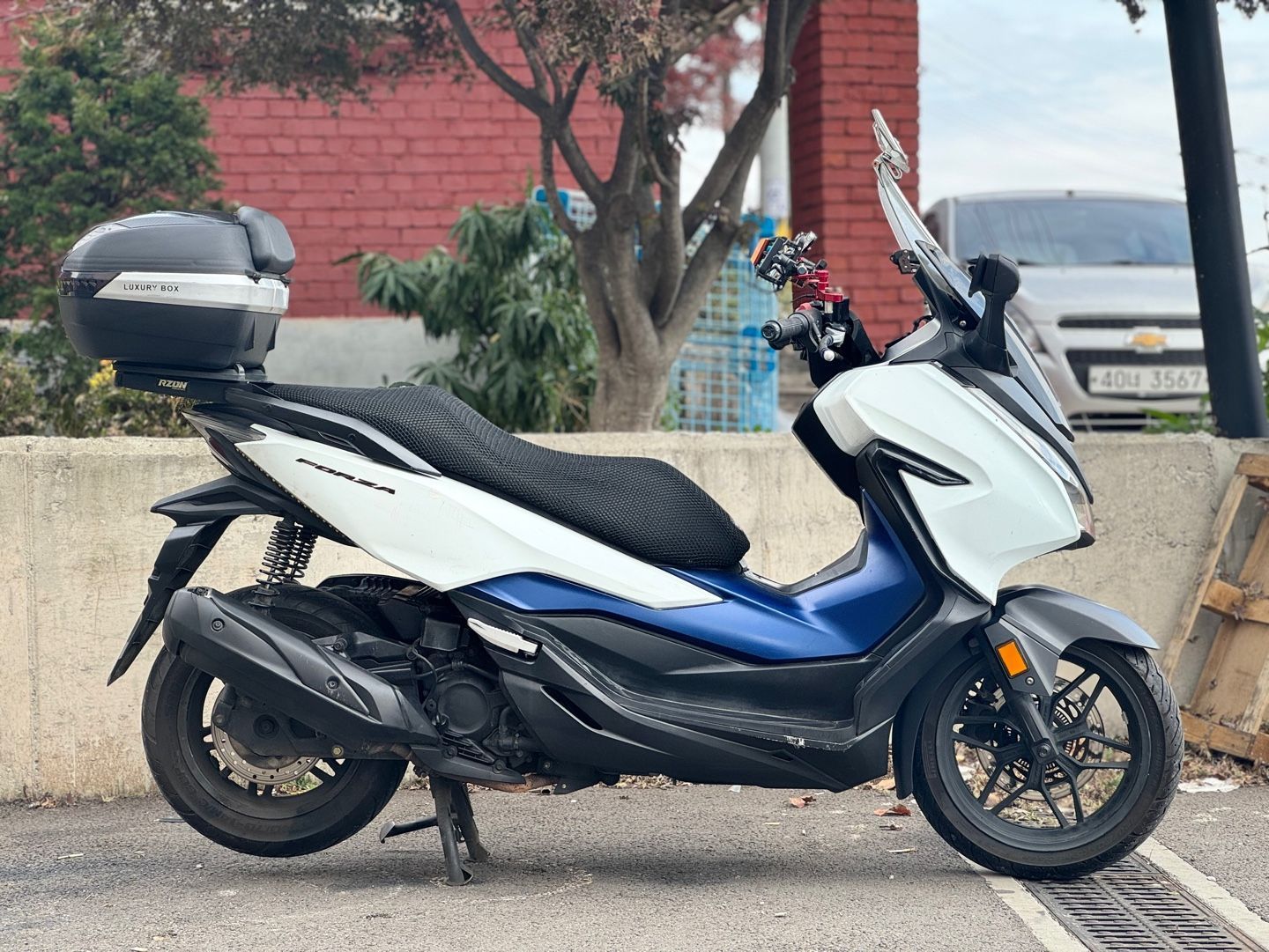 혼다 포르자 300 thumb 2