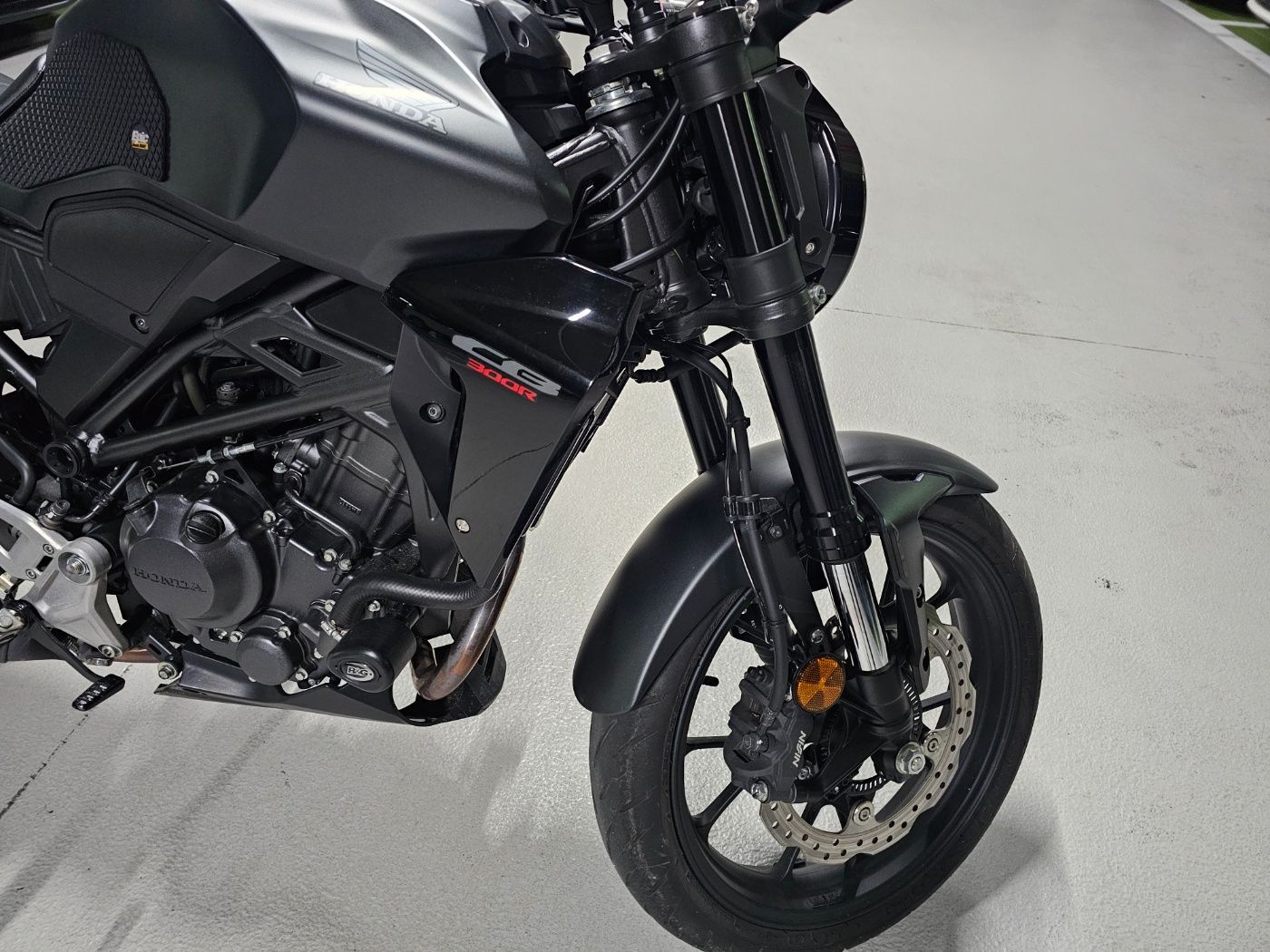 혼다 CB 300 R more