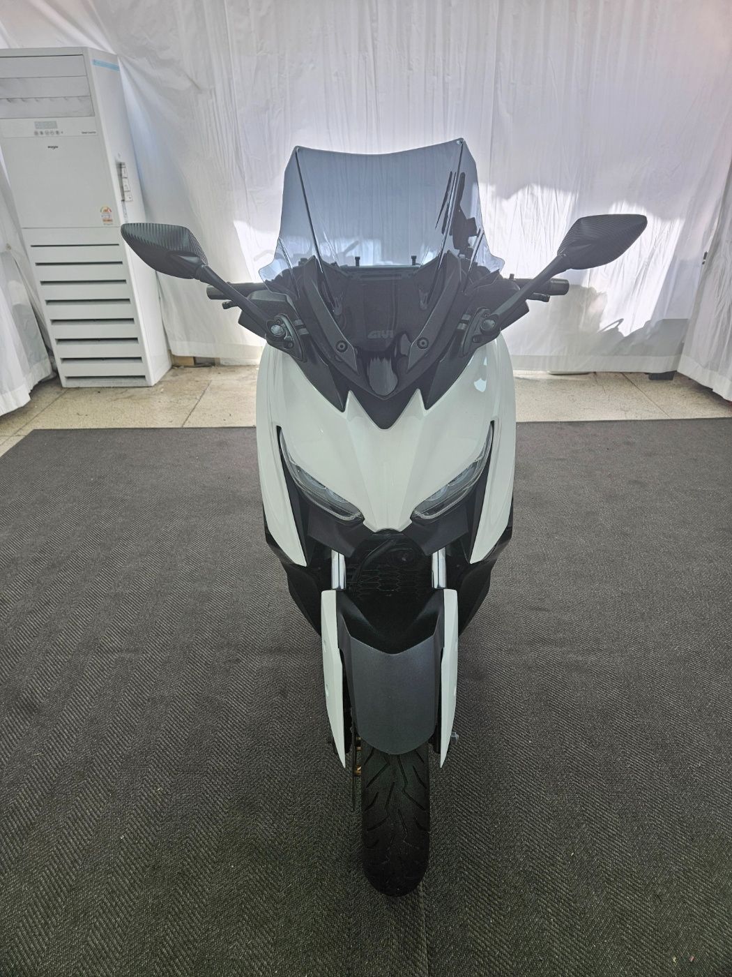 야마하 XMAX 300 ABS thumb 2