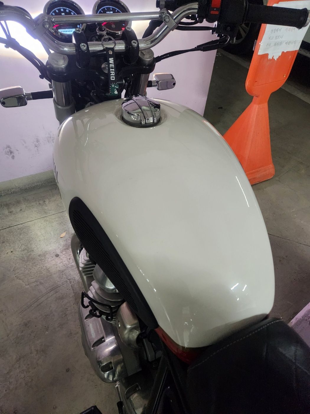 로얄엔필드 인터셉터 650 more