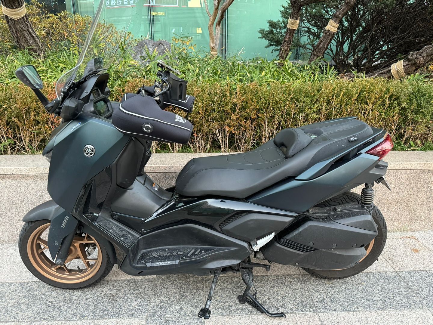 야마하 XMAX 300 ABS more