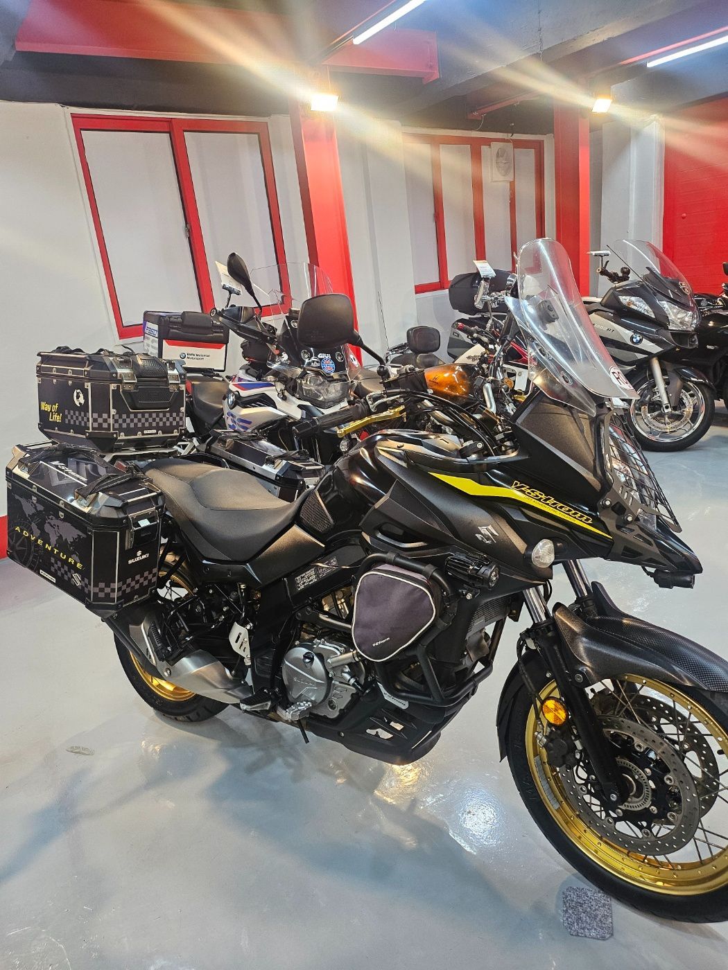 스즈키 브이스트롬 650 XT more