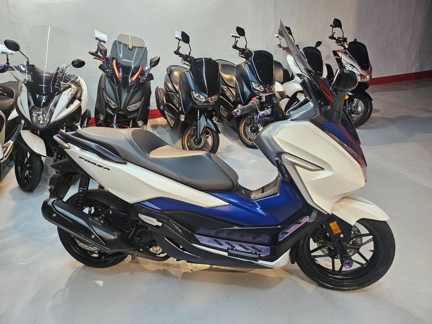 혼다 포르자 300 thumb 2