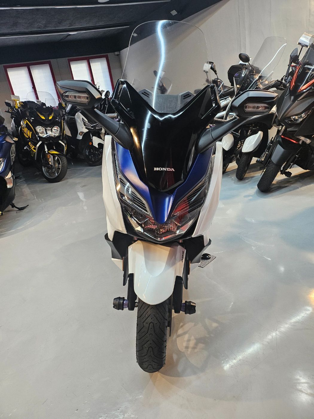 혼다 포르자 300 main