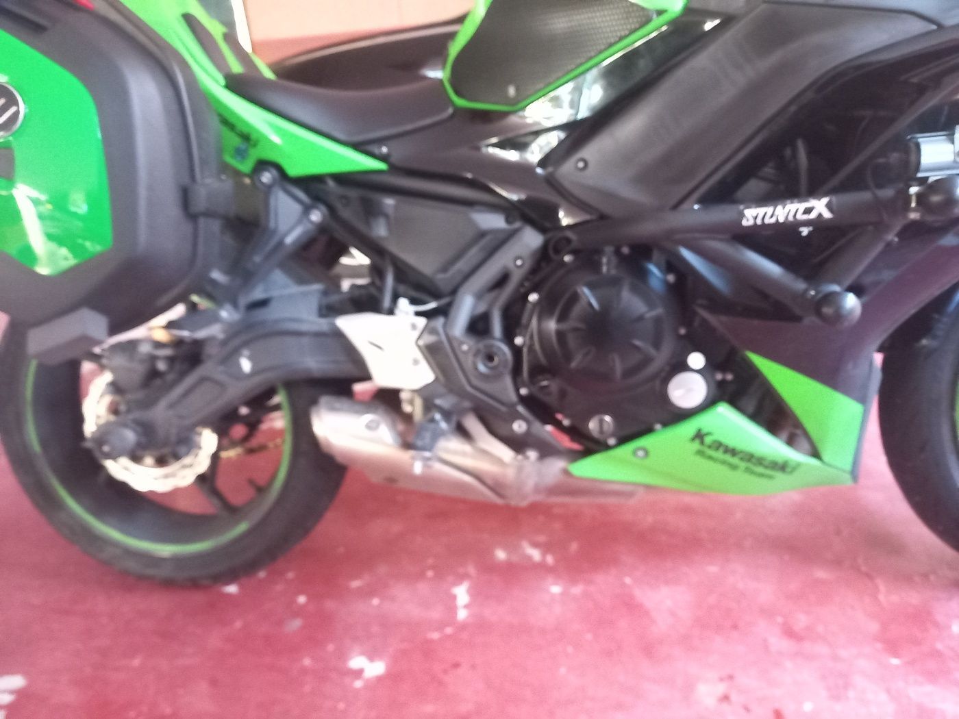 가와사키 닌자 650 R main