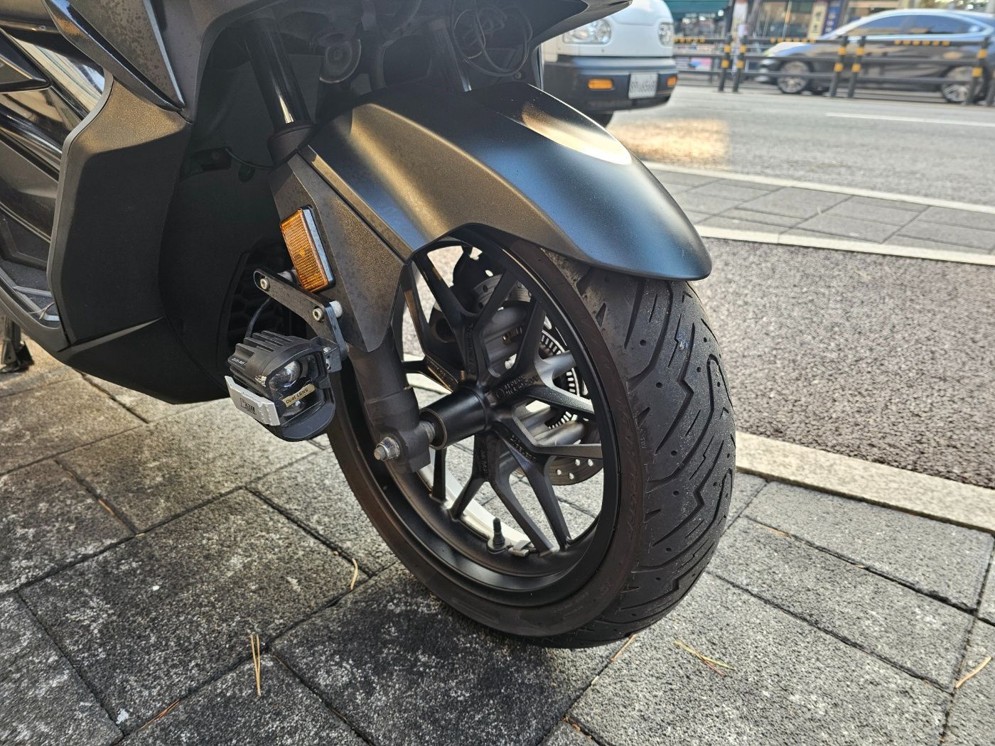 혼다 포르자 350 thumb 2