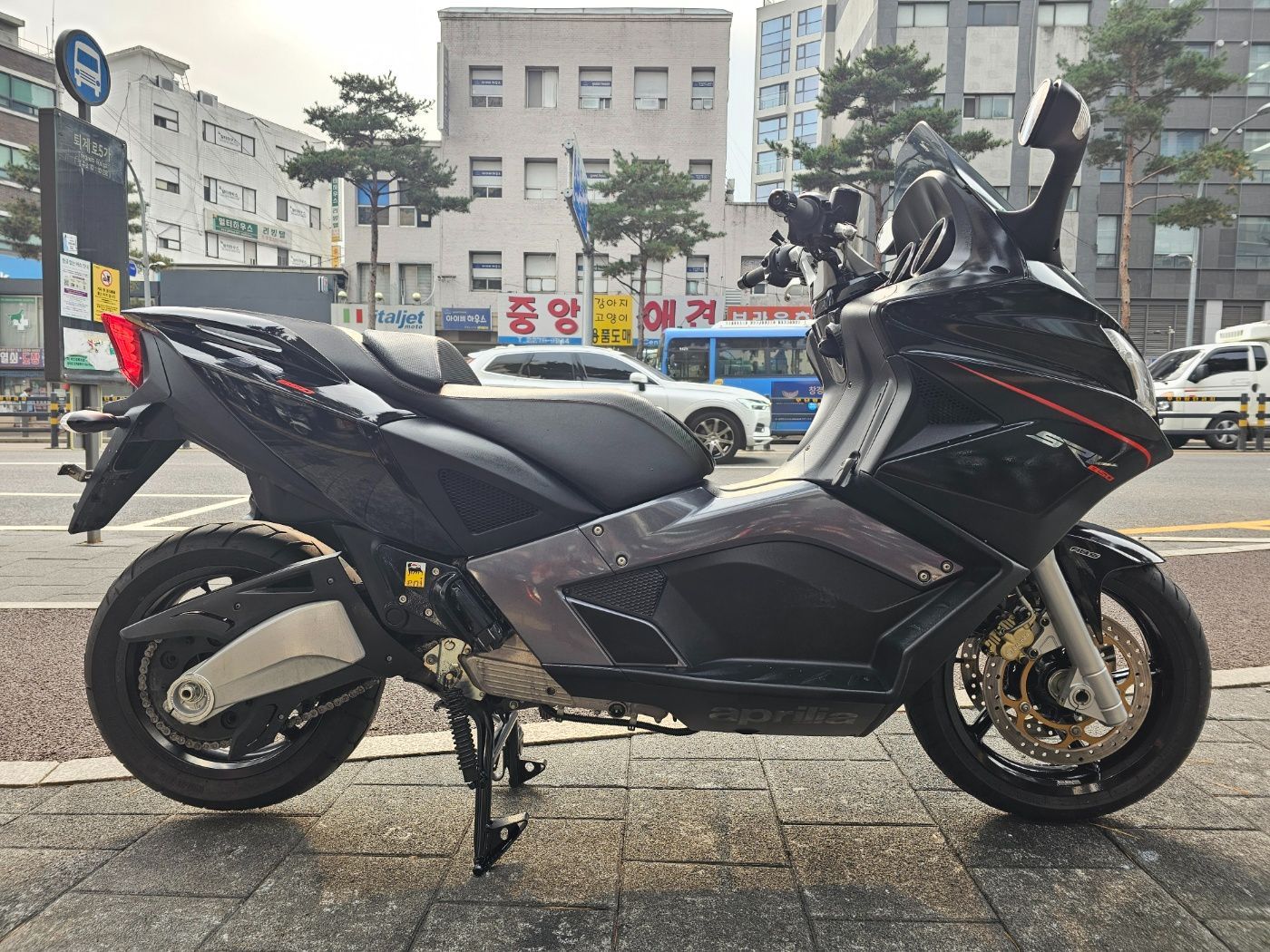 아프릴리아 SRV 850 more