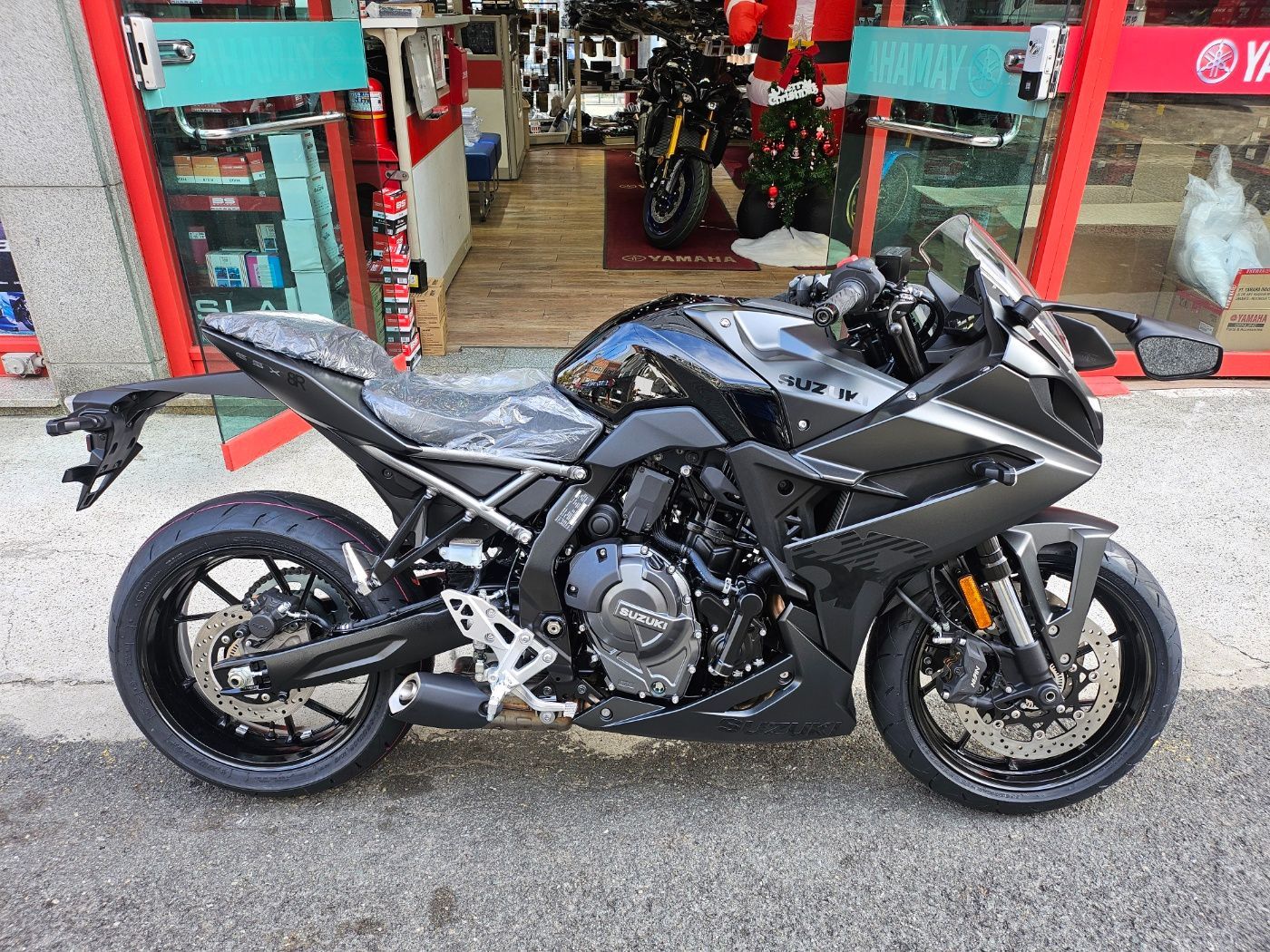 스즈키 GSX 8R thumb 2