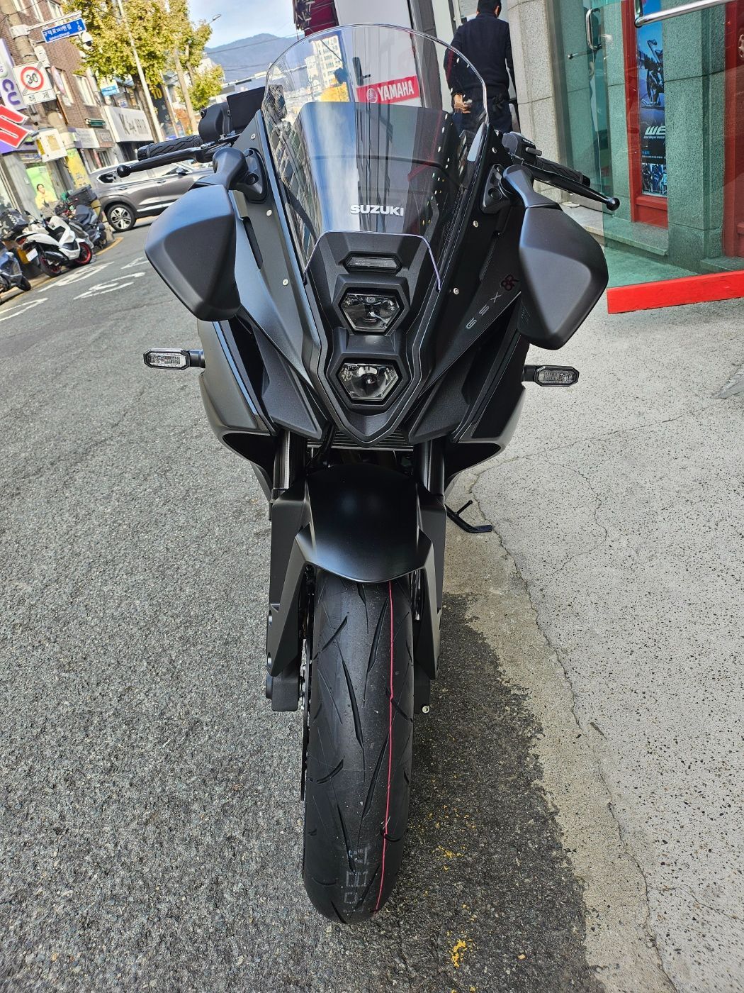 스즈키 GSX 8R main