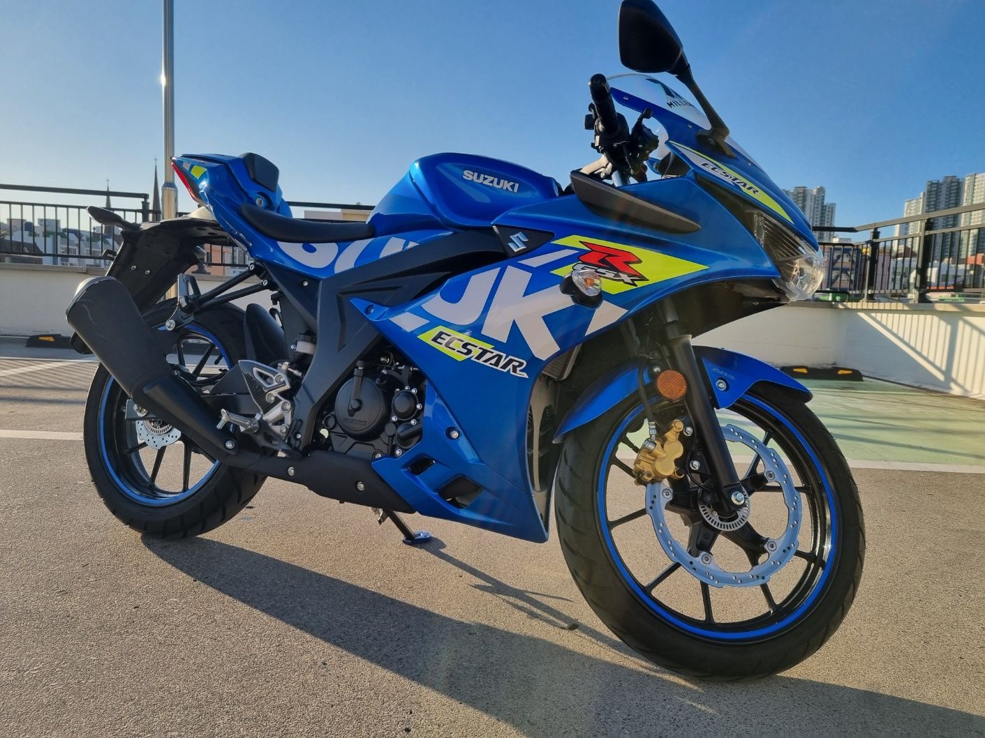 스즈키 GSX S 125 thumb 2